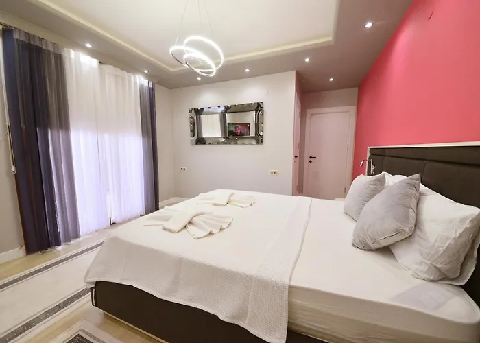 Gold ヴィラ フェティエ